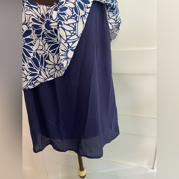 Charming Charlie’s Adj Strap blue White Floral Flowy Tank Top XL - Picture 6 of 11